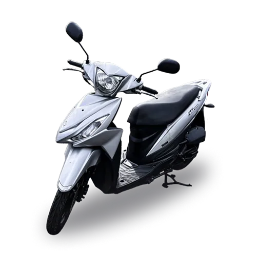 スズキの125ccのスクーター、アドレスの写真です。色は白色です。